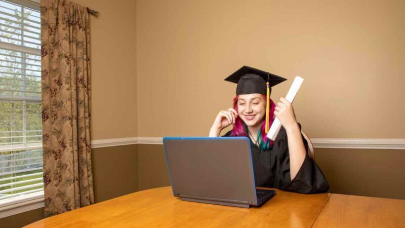 Benefits of Online BCom Degree