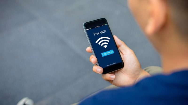 How To Protect Your Phone Privacy On A Public WiFi