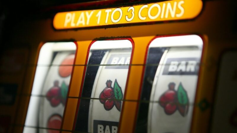 Learn How to Play the Straight Web Slot Machine