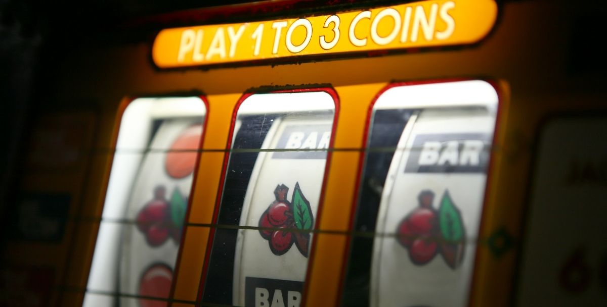 Learn How to Play the Straight Web Slot Machine