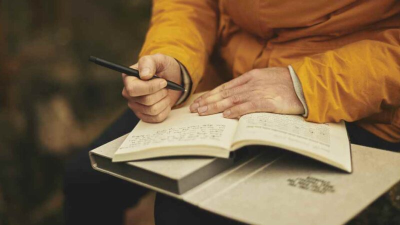 Paperback, hardcover or E-book format – What type of book suits you?