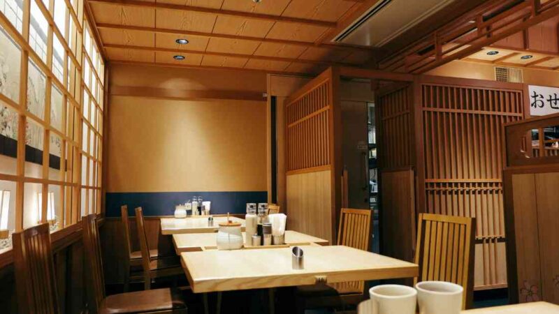 SUSTAINABLE AND ETHICAL RESTAURANT TABLES