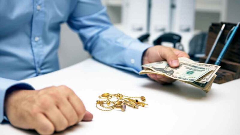 Should you Opt for a Gold Loan or Sell your Gold?