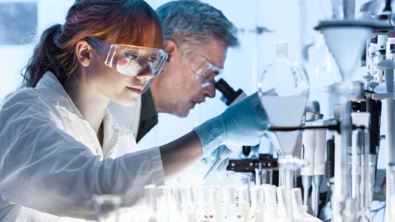 Wearable Tech in Healthcare: Pioneering a Health Revolution