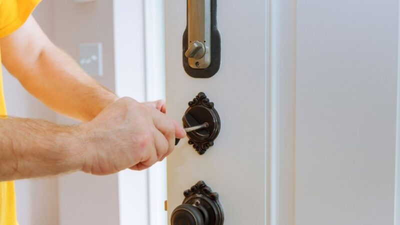 What are the most important reasons to hire a professional locksmith?