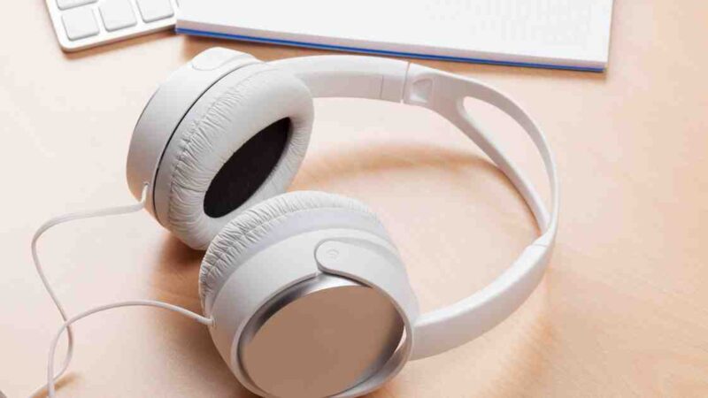 Open back headphones vs closed back headphones