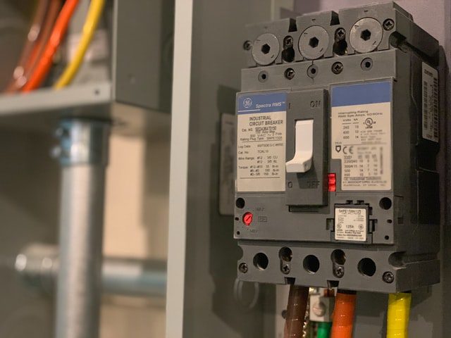 Overmolding V/S Insert Molding – Which One Is Better?